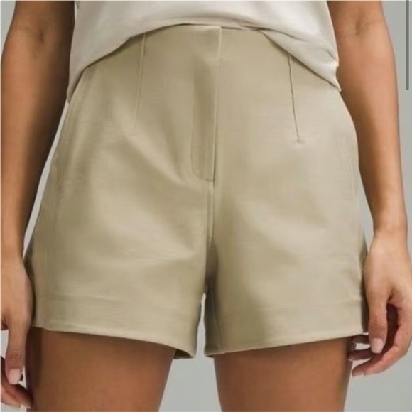 Lululemon Utilitech Loose Fit High Rise Shorts Compass Khaki - Picture 1 of 7